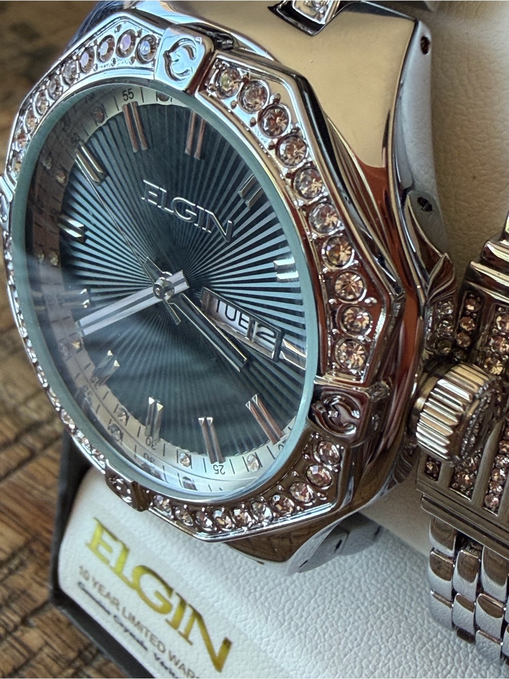 New! Elgin Crystal Bezel Men’s Watch 44mm + Matching Bracelet - NEW IN BOX! - Picture 3 of 7